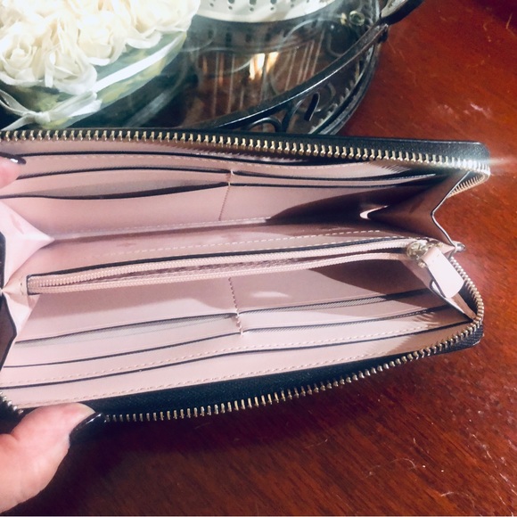 Kate Spade wallet - Picture 3 of 7